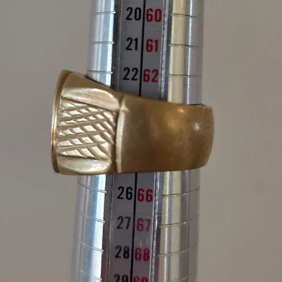 Antique Vintage Signet Men's Ring in Brass Engraved Crest SZ 10.5-10.75 18.7 gm - Picture 10 of 12